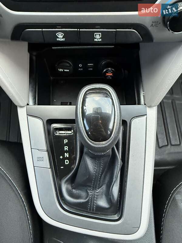 Седан Hyundai Elantra 2016 в Виннице