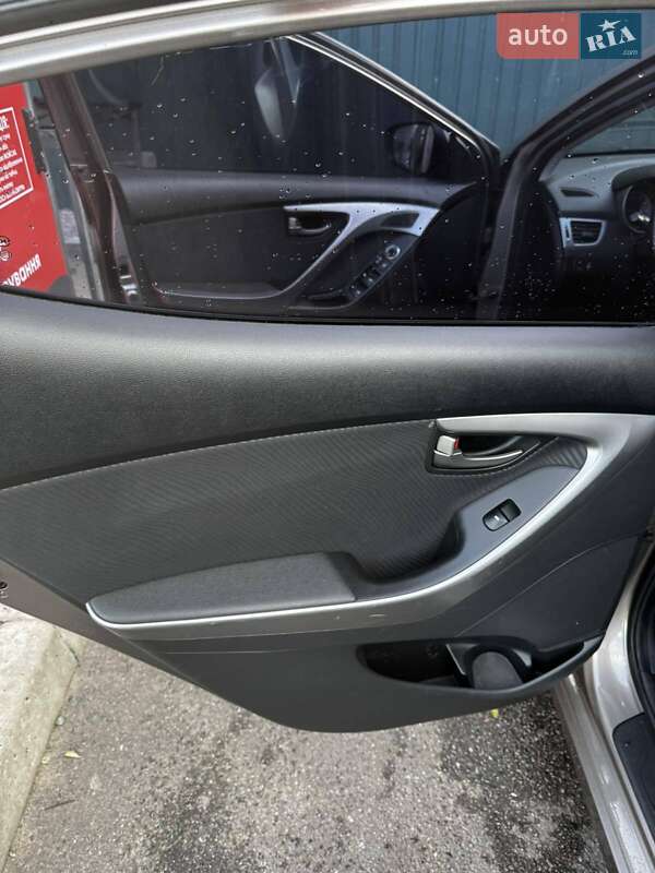 Седан Hyundai Elantra 2013 в Києві