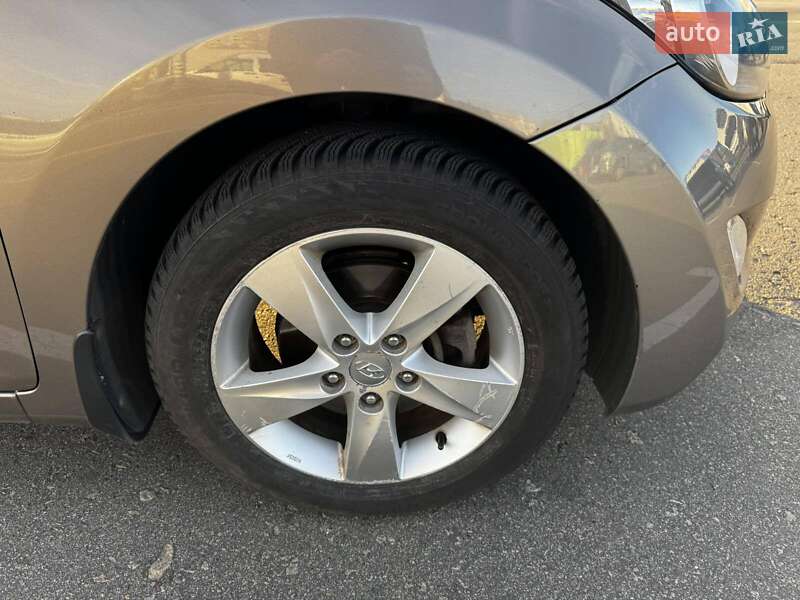 Седан Hyundai Elantra 2013 в Києві