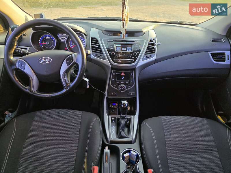 Седан Hyundai Elantra 2015 в Днепре