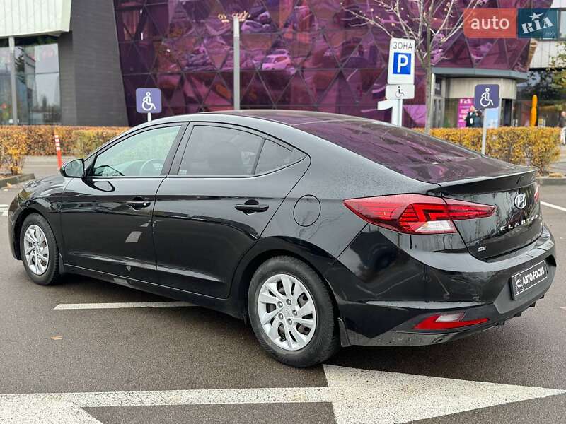 Седан Hyundai Elantra 2019 в Киеве