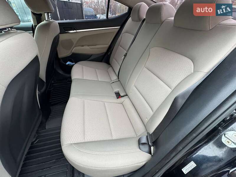 Седан Hyundai Elantra 2019 в Киеве