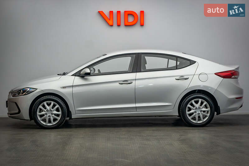 Седан Hyundai Elantra 2018 в Киеве