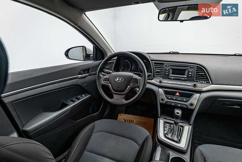 Седан Hyundai Elantra 2018 в Киеве