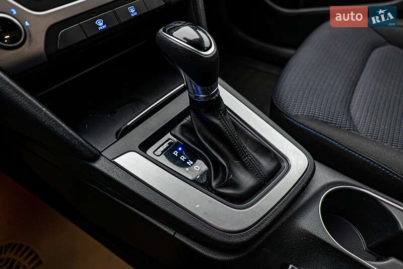 Седан Hyundai Elantra 2018 в Киеве