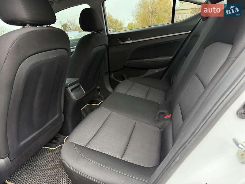 Седан Hyundai Elantra 2017 в Запорожье