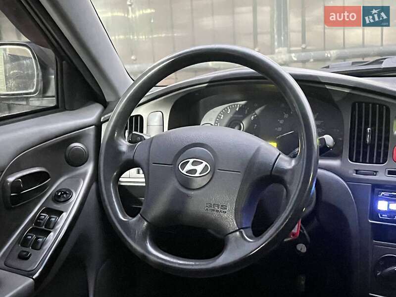 Седан Hyundai Elantra 2010 в Киеве