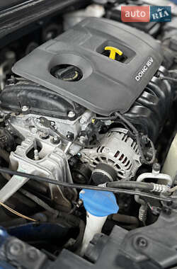 Седан Hyundai Elantra 2016 в Киеве