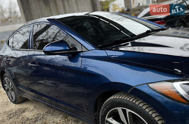 Седан Hyundai Elantra 2016 в Києві