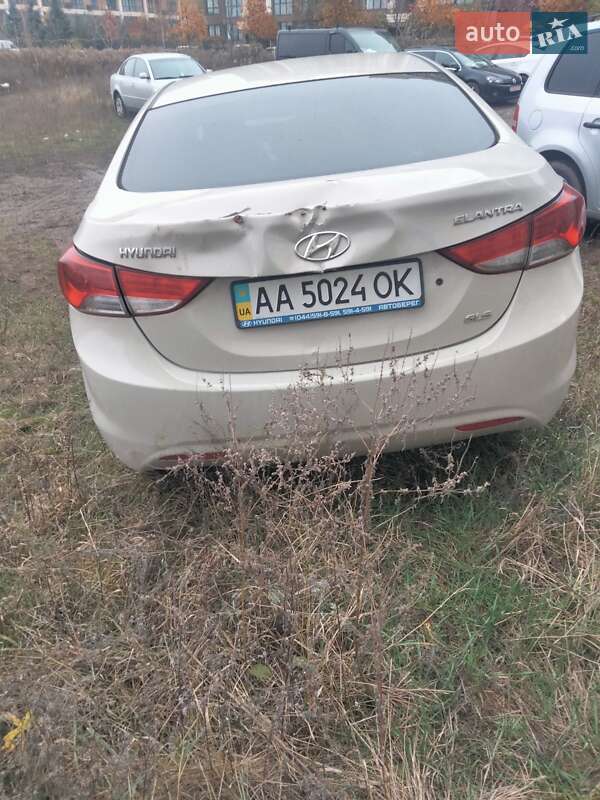 Седан Hyundai Elantra 2013 в Киеве