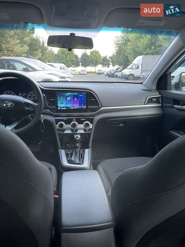 Седан Hyundai Elantra 2018 в Киеве