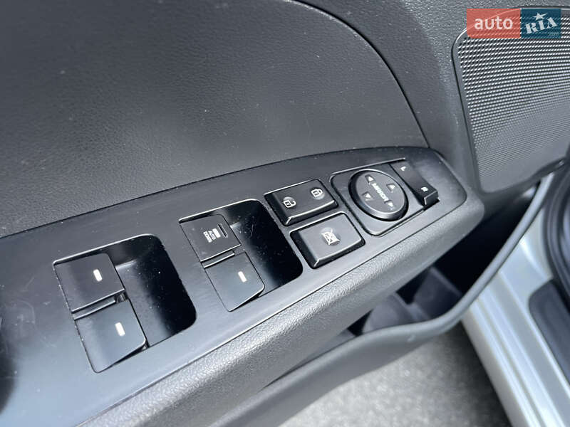 Седан Hyundai Elantra 2018 в Киеве