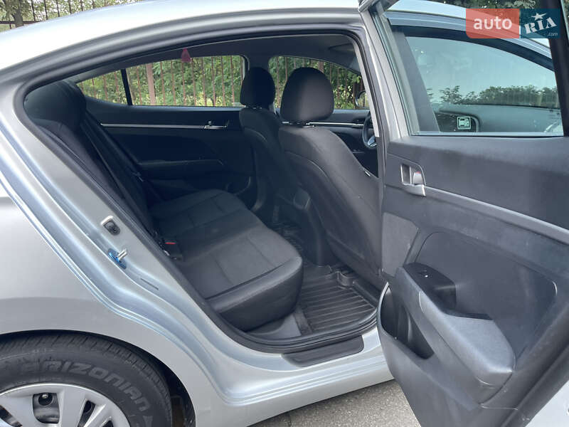 Седан Hyundai Elantra 2018 в Киеве