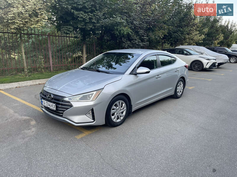 Седан Hyundai Elantra 2018 в Киеве