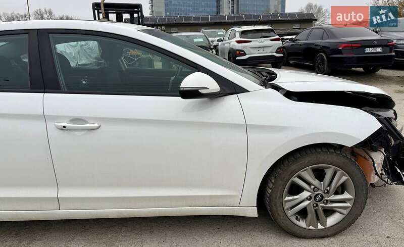 Седан Hyundai Elantra 2019 в Киеве