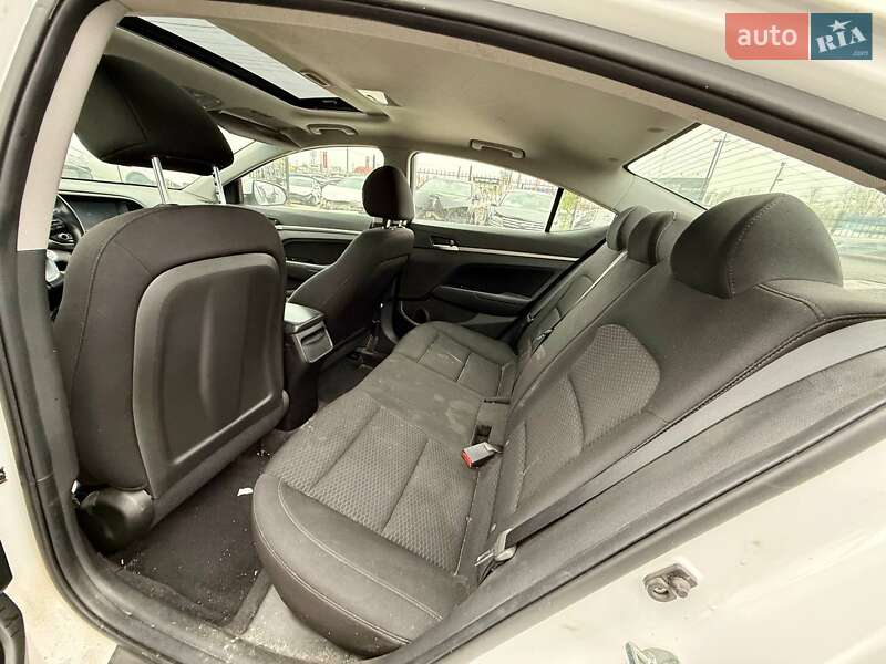 Седан Hyundai Elantra 2019 в Киеве