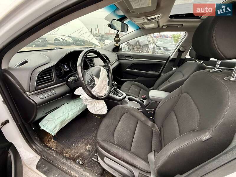 Седан Hyundai Elantra 2019 в Киеве