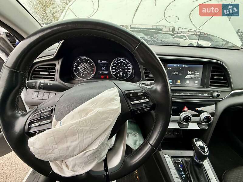 Седан Hyundai Elantra 2019 в Киеве