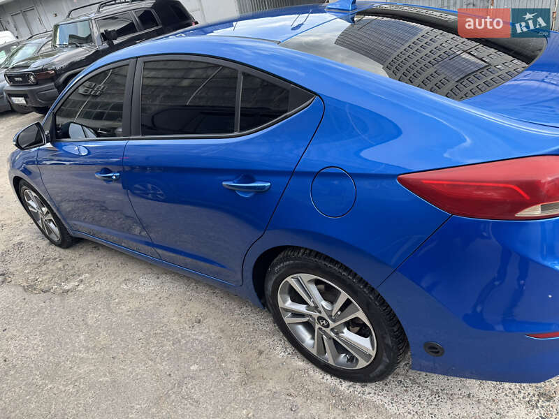 Седан Hyundai Elantra 2017 в Киеве