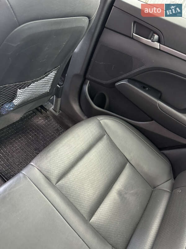 Седан Hyundai Elantra 2017 в Киеве