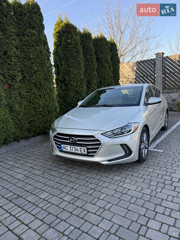 Седан Hyundai Elantra 2016 в Луцке