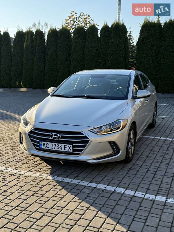 Седан Hyundai Elantra 2016 в Луцке