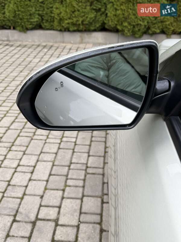 Седан Hyundai Elantra 2016 в Луцке