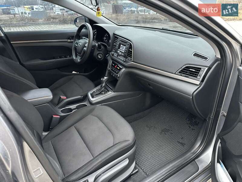 Седан Hyundai Elantra 2018 в Житомирі