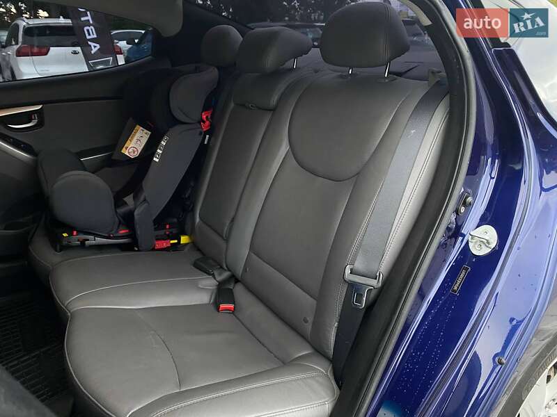 Седан Hyundai Elantra 2011 в Києві