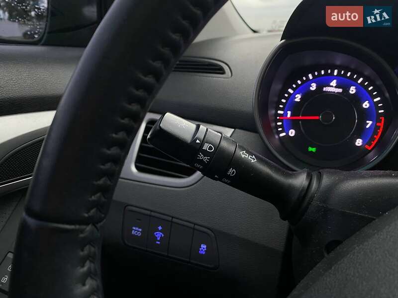 Седан Hyundai Elantra 2011 в Києві