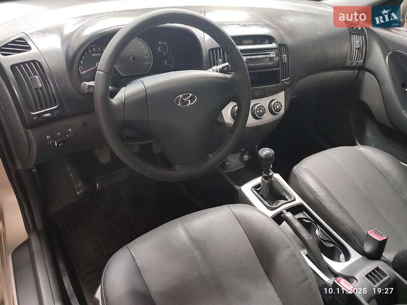 Седан Hyundai Elantra 2008 в Прилуках