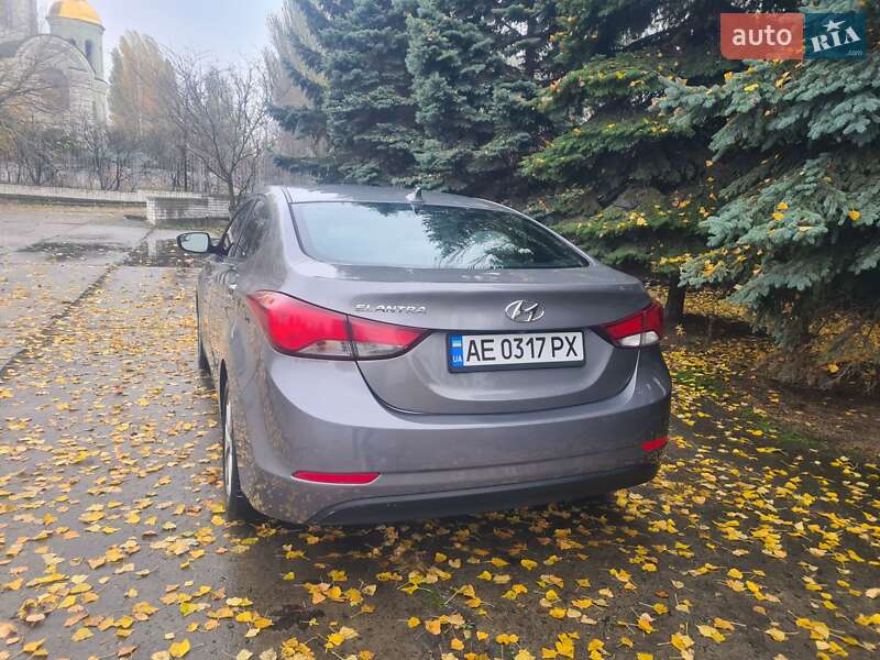 Седан Hyundai Elantra 2014 в Днепре