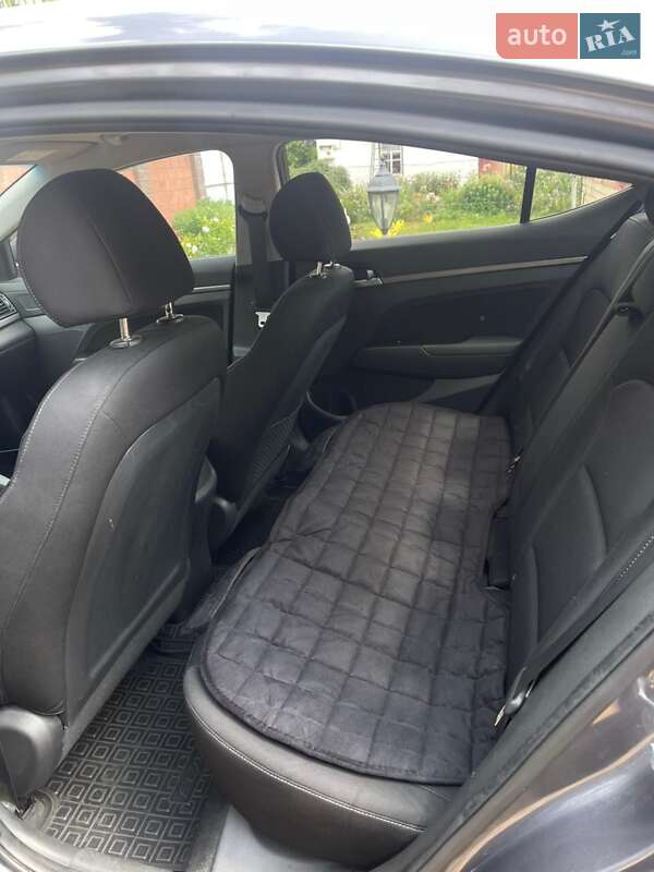 Седан Hyundai Elantra 2018 в Києві