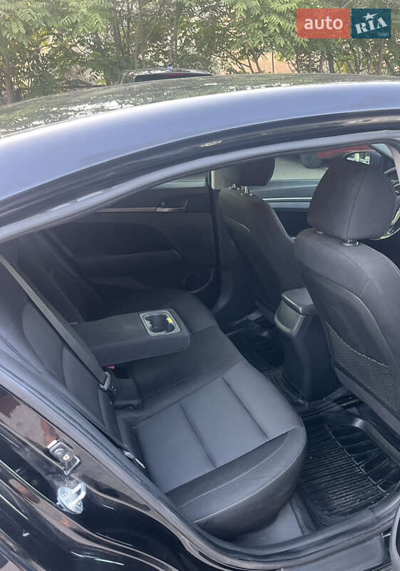 Седан Hyundai Elantra 2017 в Одессе