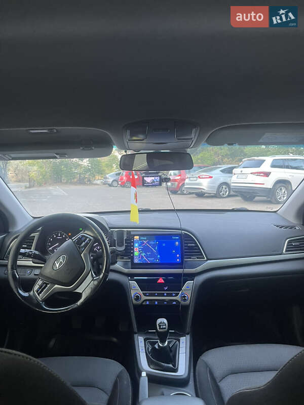 Седан Hyundai Elantra 2017 в Одессе
