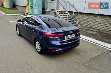Седан Hyundai Elantra 2018 в Києві