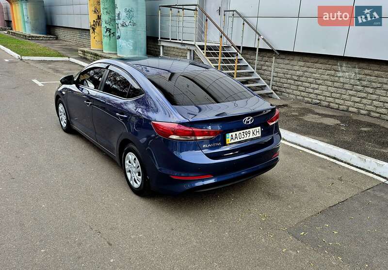 Седан Hyundai Elantra 2018 в Києві
