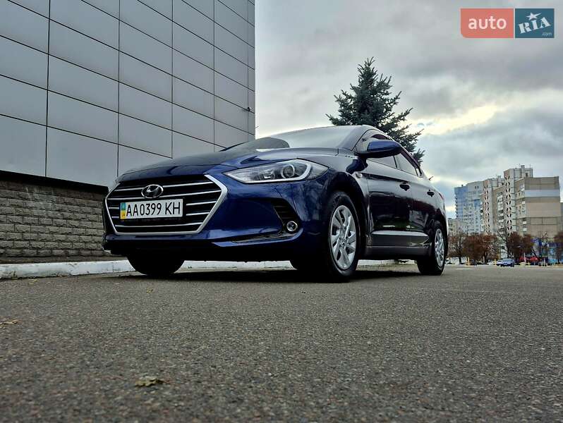 Седан Hyundai Elantra 2018 в Києві