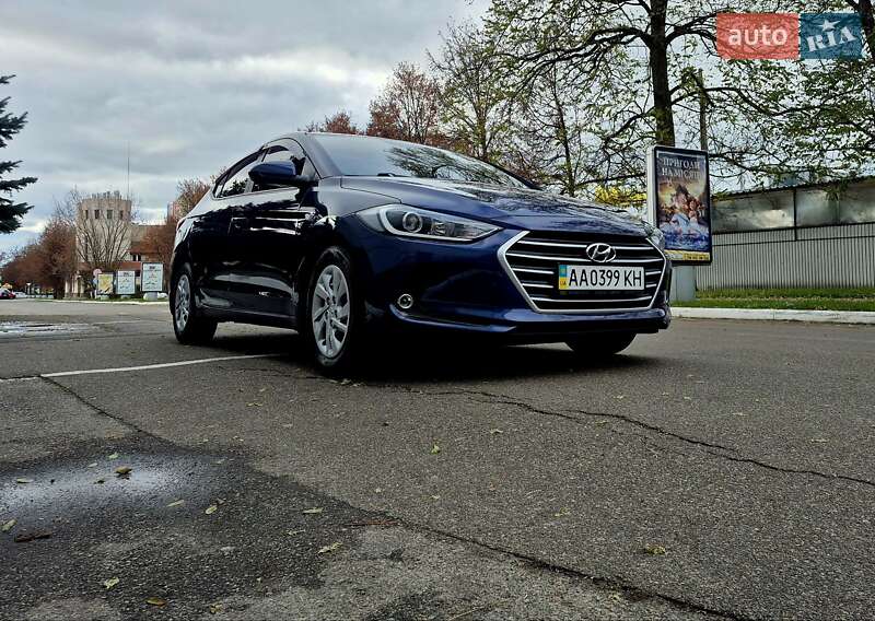 Седан Hyundai Elantra 2018 в Києві