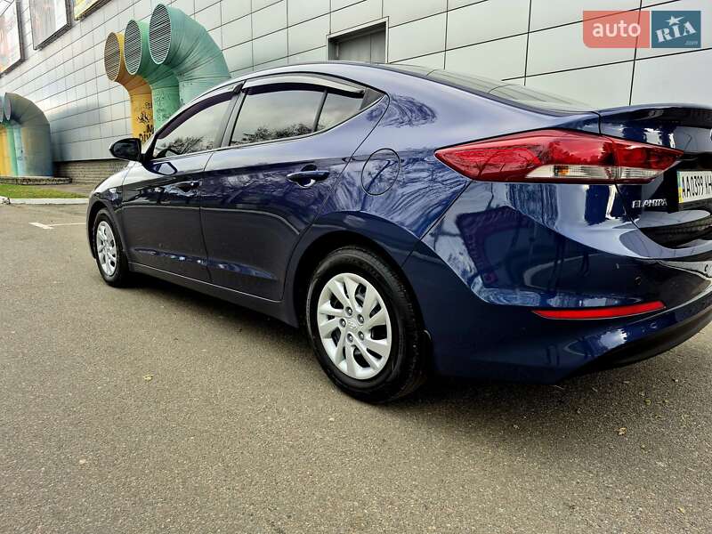 Седан Hyundai Elantra 2018 в Києві