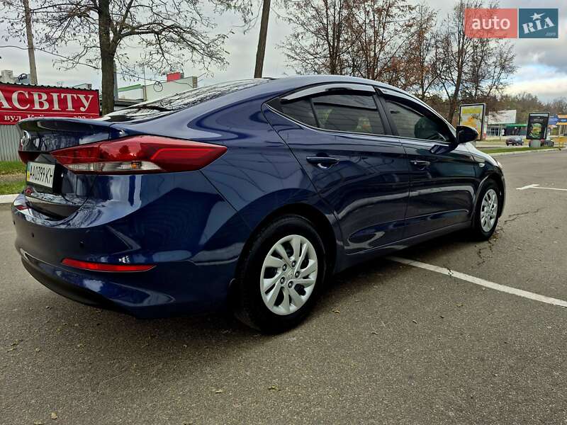 Седан Hyundai Elantra 2018 в Києві