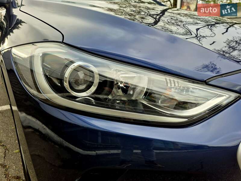 Седан Hyundai Elantra 2018 в Києві