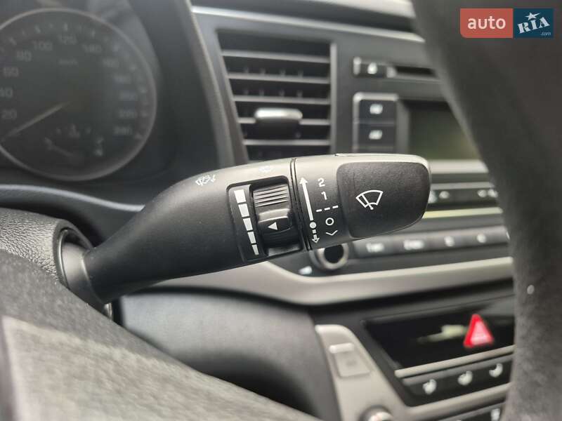 Седан Hyundai Elantra 2018 в Києві