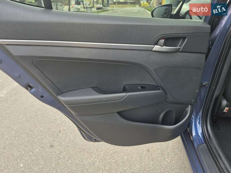 Седан Hyundai Elantra 2018 в Києві