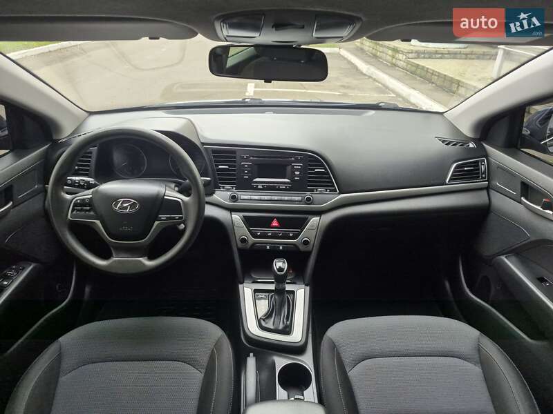 Седан Hyundai Elantra 2018 в Києві