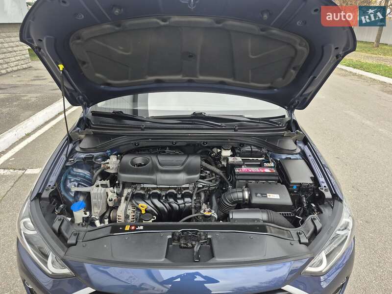 Седан Hyundai Elantra 2018 в Києві