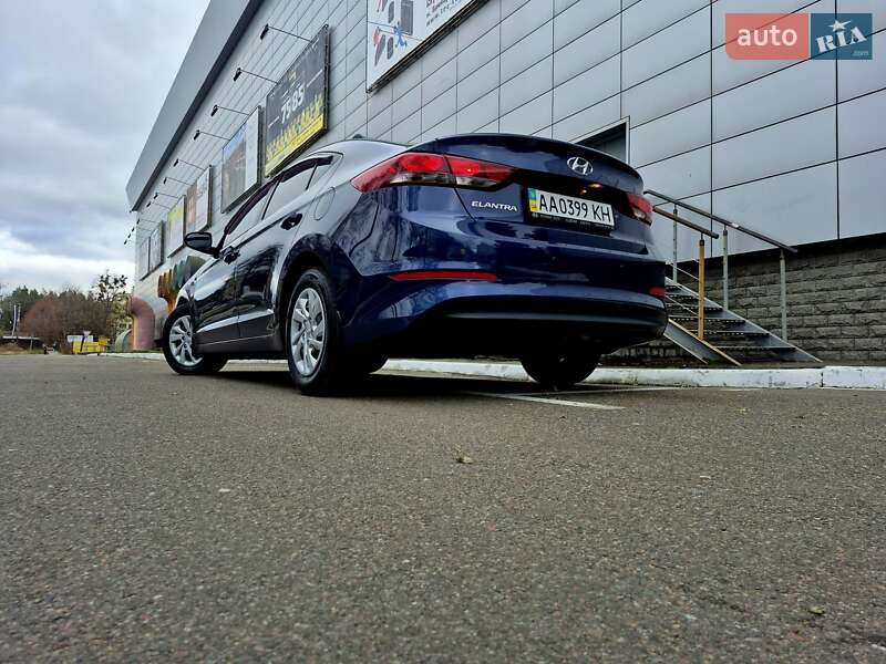 Седан Hyundai Elantra 2018 в Києві
