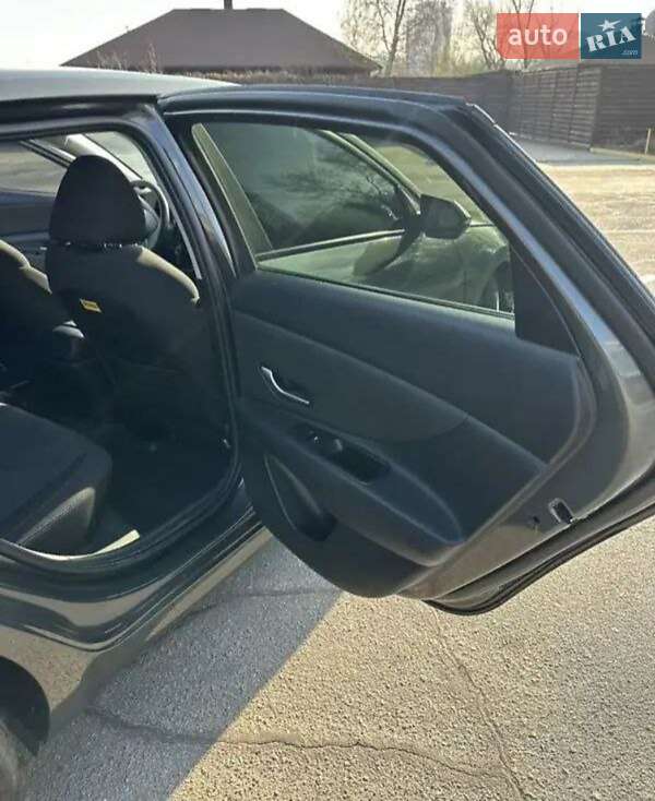 Седан Hyundai Elantra 2023 в Дніпрі