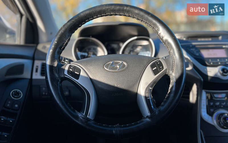 Седан Hyundai Elantra 2012 в Львове