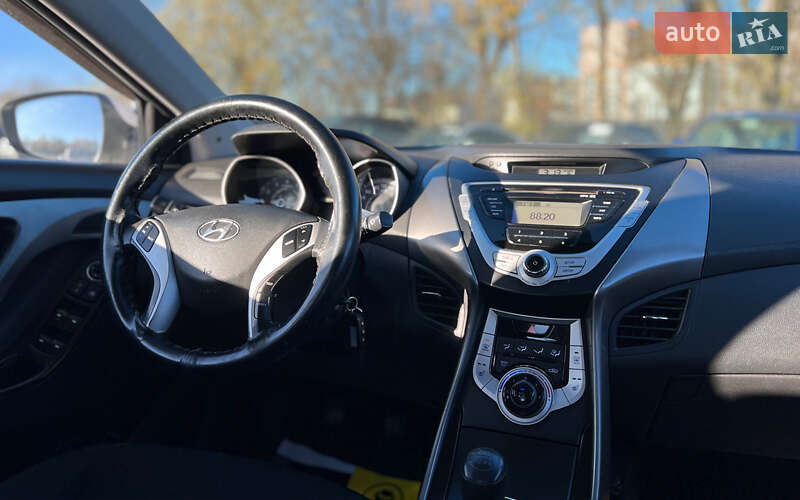 Седан Hyundai Elantra 2012 в Львове